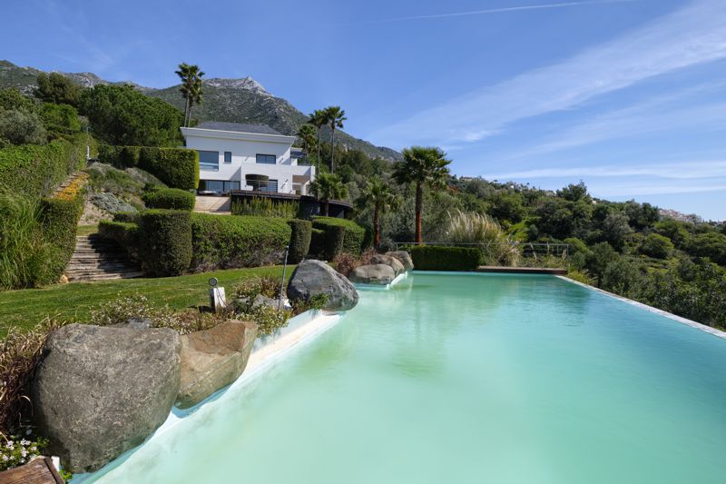 Incredible lake views and yet only minutes from Marbella's Golden Mile